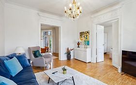 Elegant Apartment With Prime Location In Osterbro